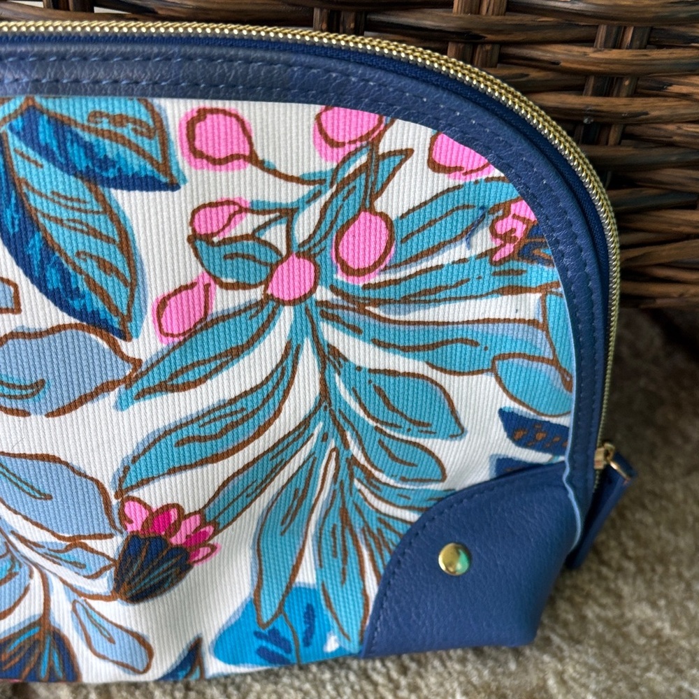NWT Lilly Pulitzer Blue and White Pouch - Picture 5 of 12
